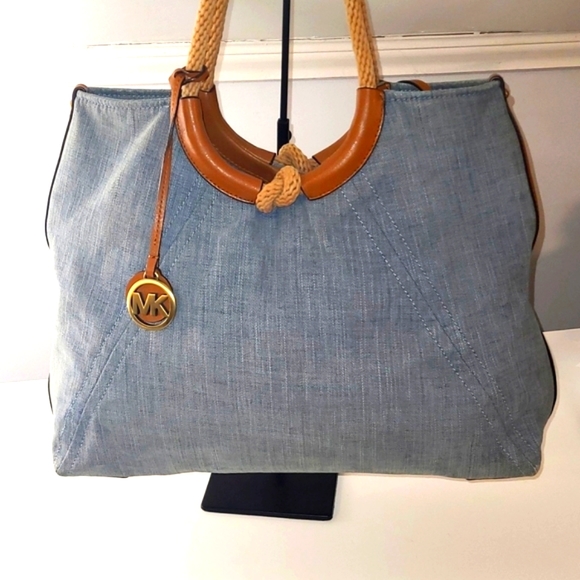 Michael Kors Handbags - Michael Kors Isla Ring Shoulder Bag
